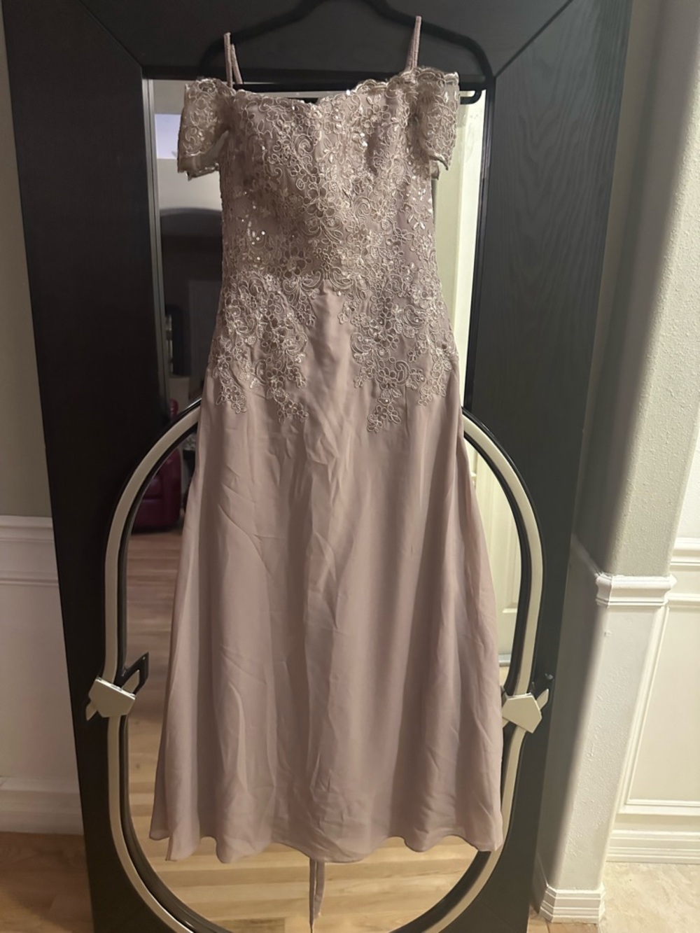Elegant Lace Off-Shoulder Evening Dress in Dusty Pink